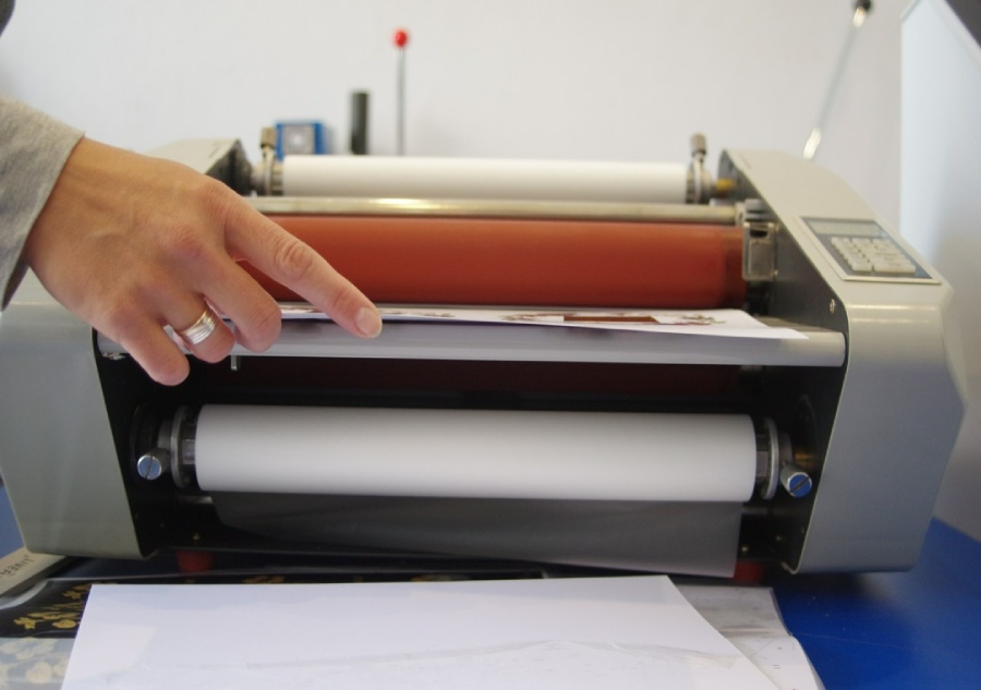 maszyna do laminowania druku